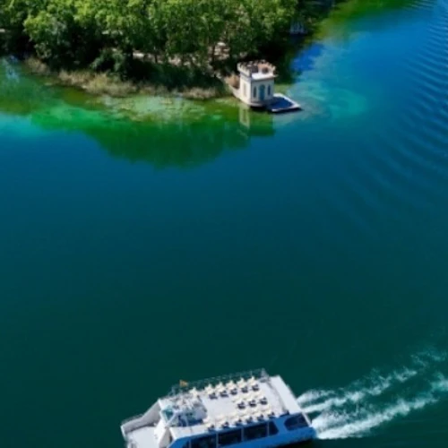 Girona: Lake of Banyoles Boat Tour