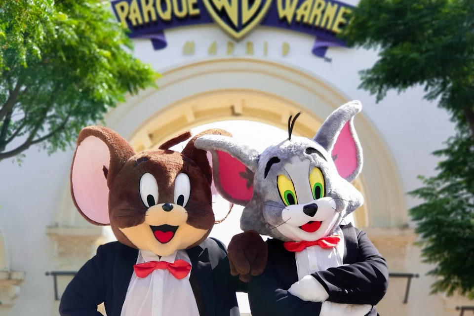 Tom & Jerry at the entrance