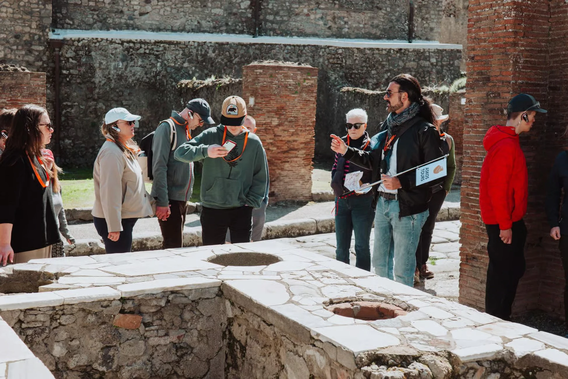 Pompeii: Fast Track Ticket + Guided Tour + Wine Tasting