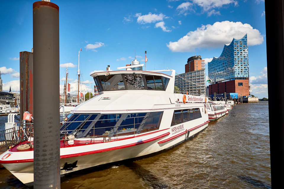 Passenger ship MS "HAFEN HAMBURG"