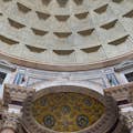 Dentro del Panteón