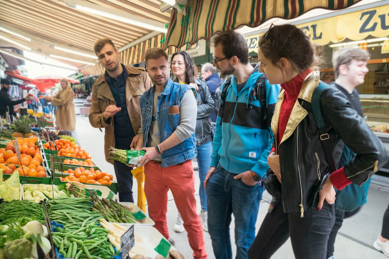 Vienna: Naschmarkt Culinary Tour