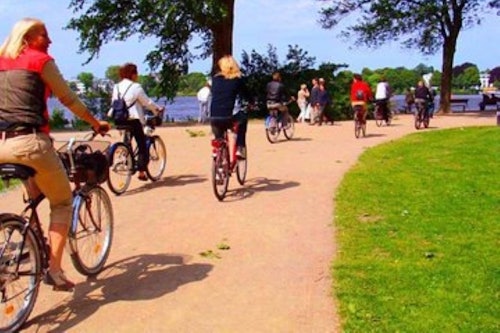 ハンブルク自転車ツアー。アルスター湖の外側(即日発券)