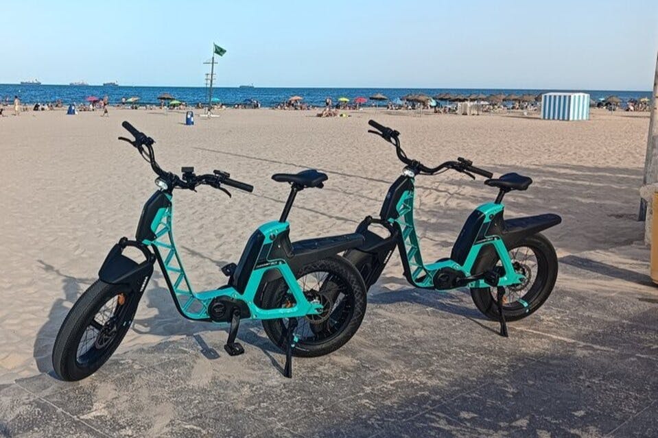 Ανακαλύψτε τη Βαλένθια με ένα πολυτελές ηλεκτρικό ποδήλατο με κινητήρα Yamaha. Κάντε πετάλι αβίαστα και απλά απολαύστε τη βόλτα με το ποδήλατο.