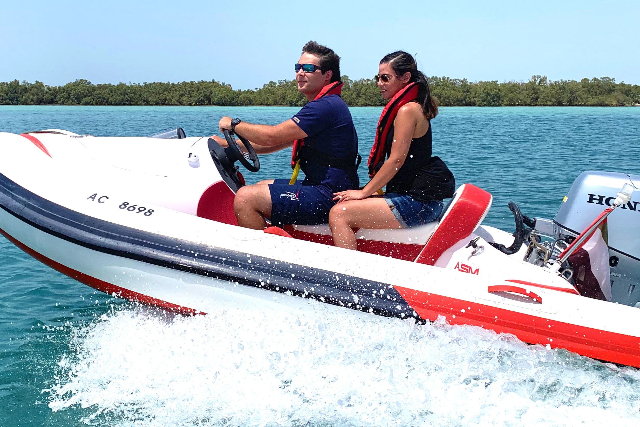 Abu Dhabi: Rhino Rides Self-Drive Speedboat Tour