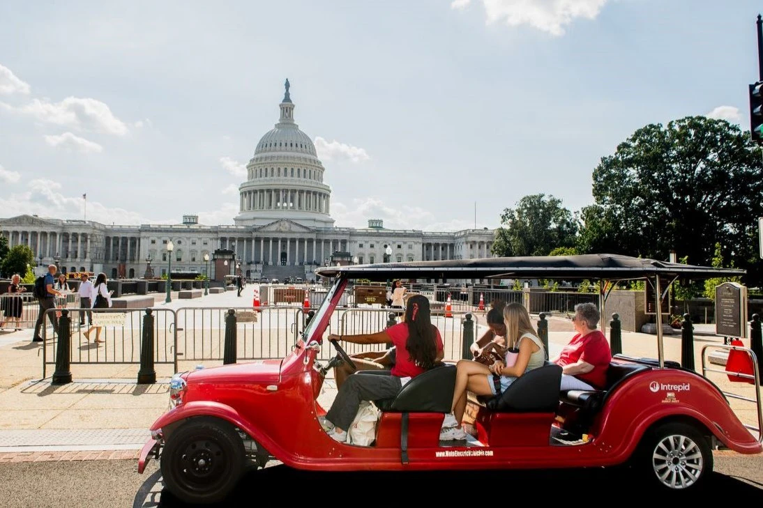 Washington DC: Small Group Guided Electric Car Tour