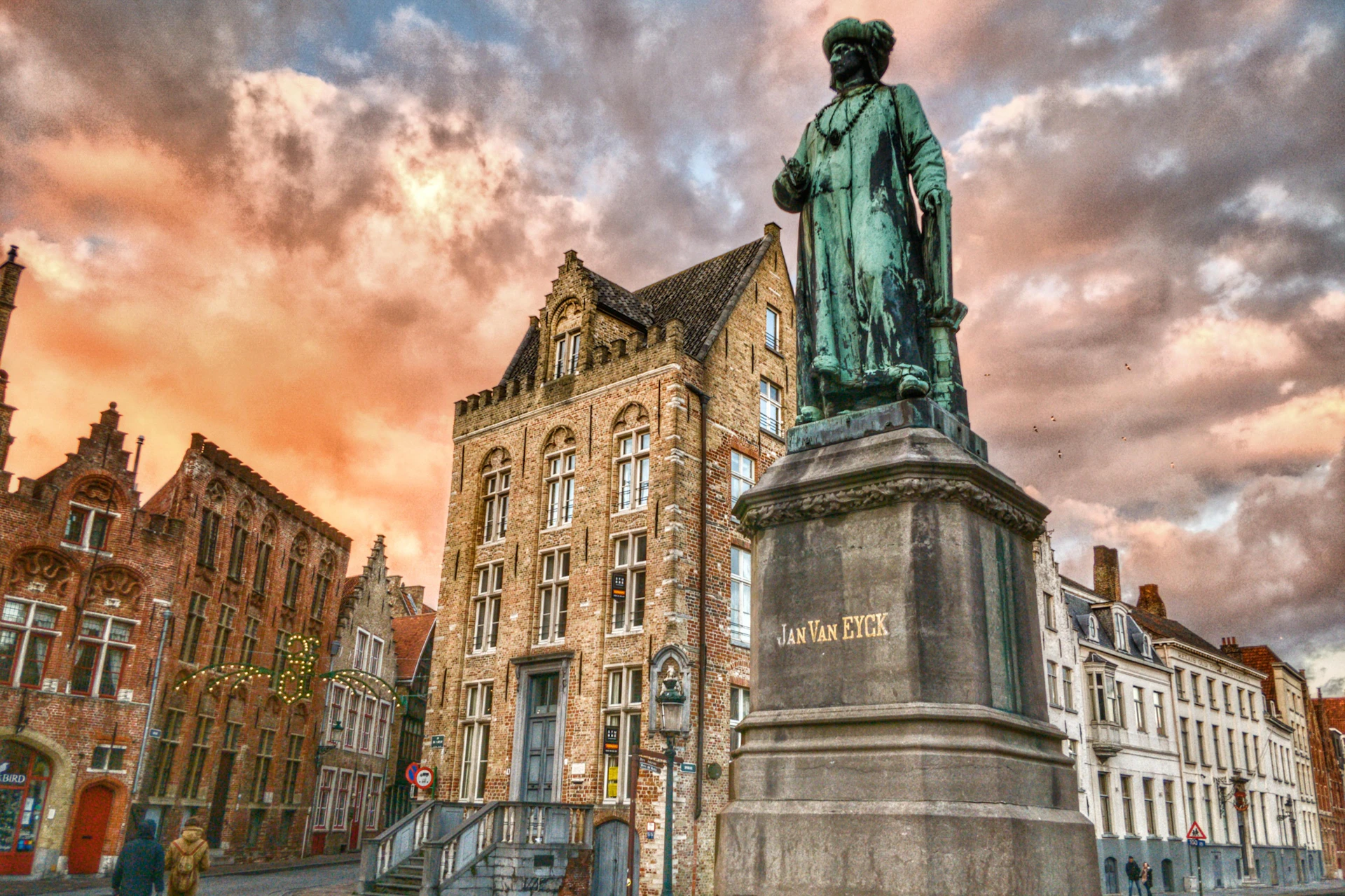The statue of Jan van Eyck