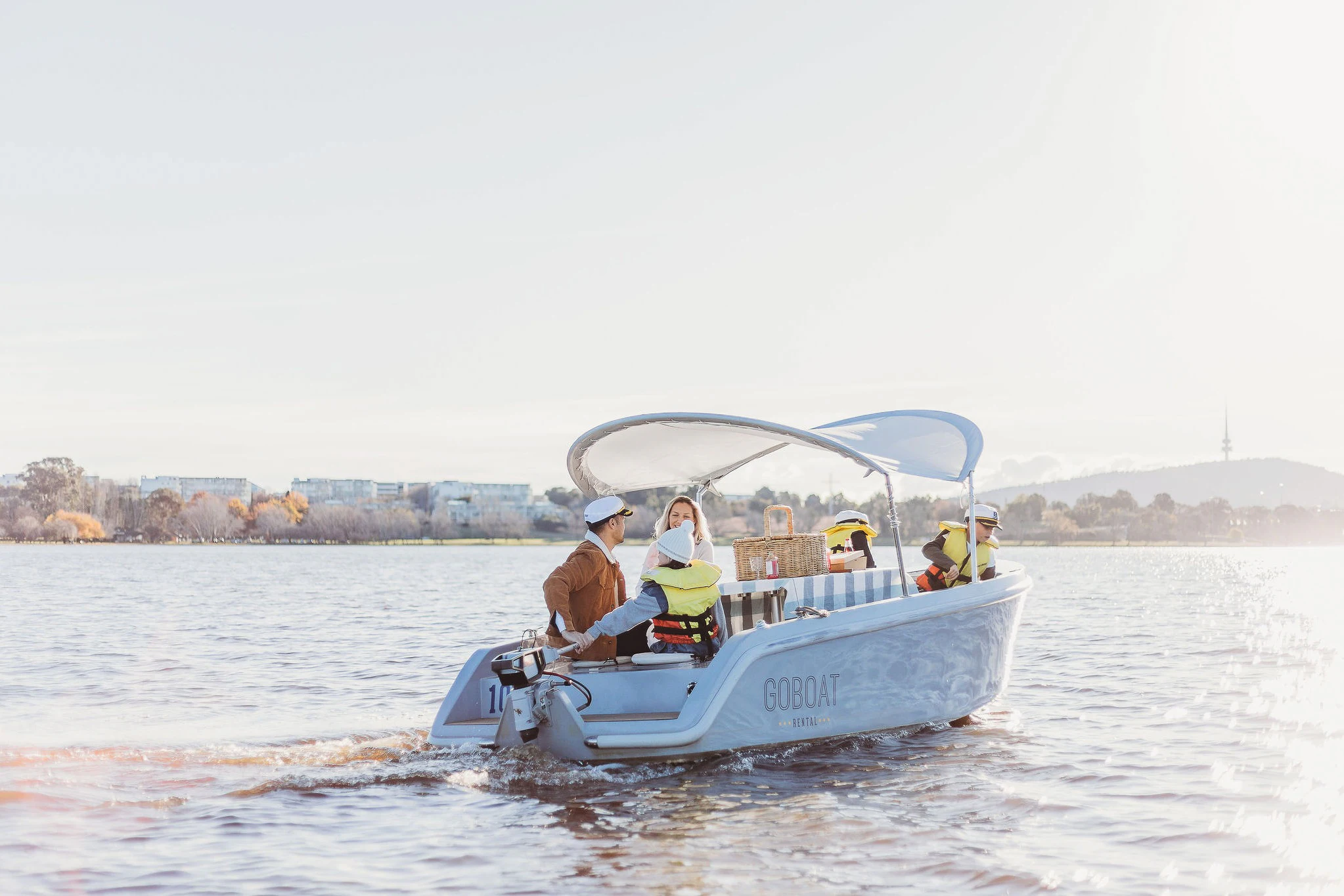 Private Electric Picnic Boat Hire