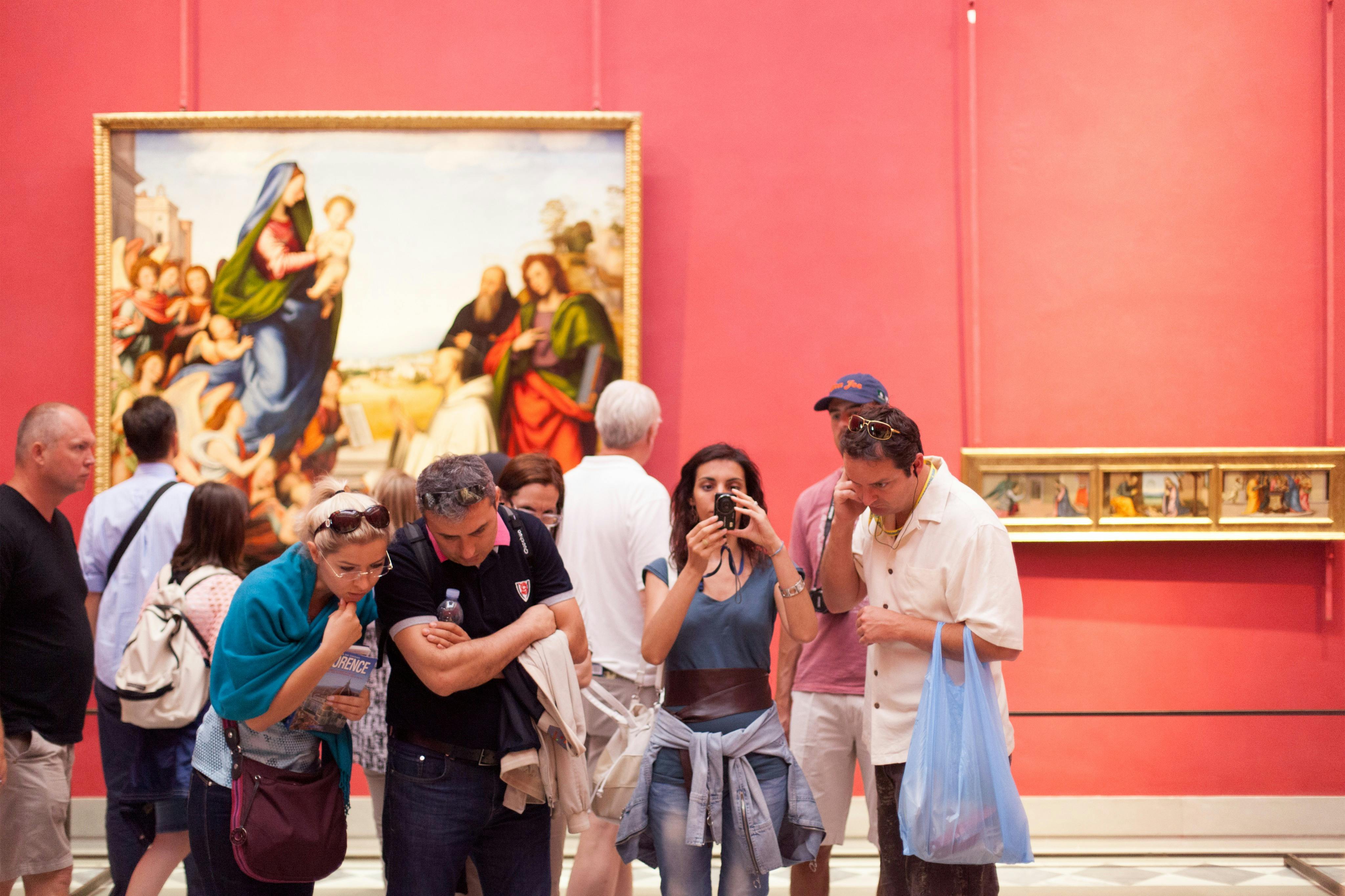 Uffizi Gallery: Reserved Entry + Small Group Guided Tour 4