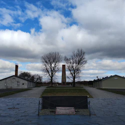 Sachsenhausen & Potsdam: Guided Tour from Berlin 5