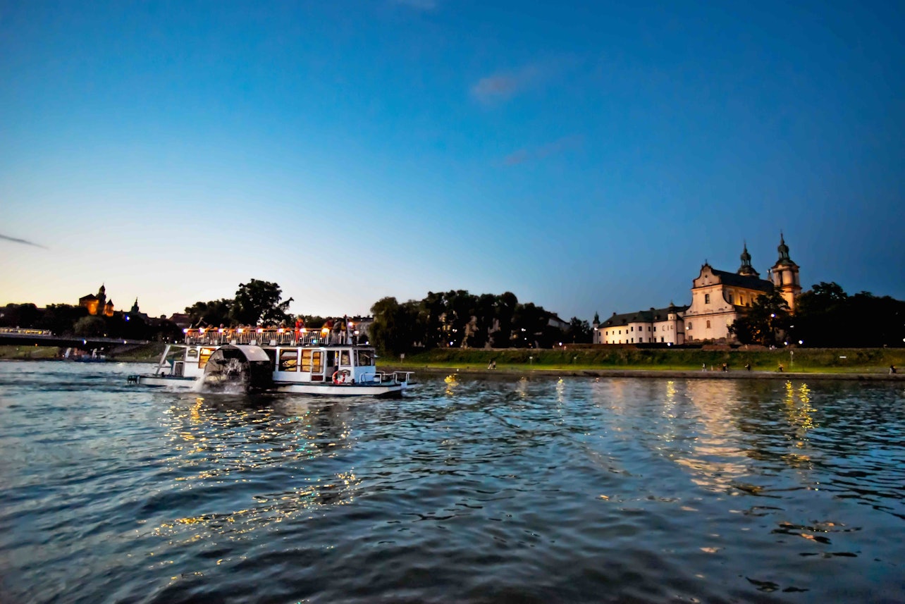 Tour de barco noturno de 1 hora pelo Rio Vístula - Acomodações em Cracóvia