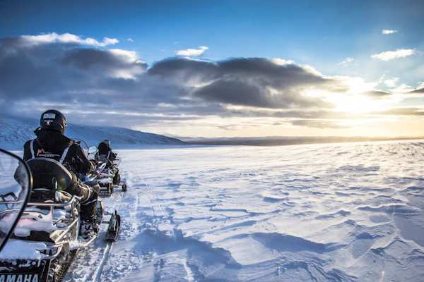 Golden Circle & Langjökull: rondleiding vanuit Reykjavík + tocht op een ...