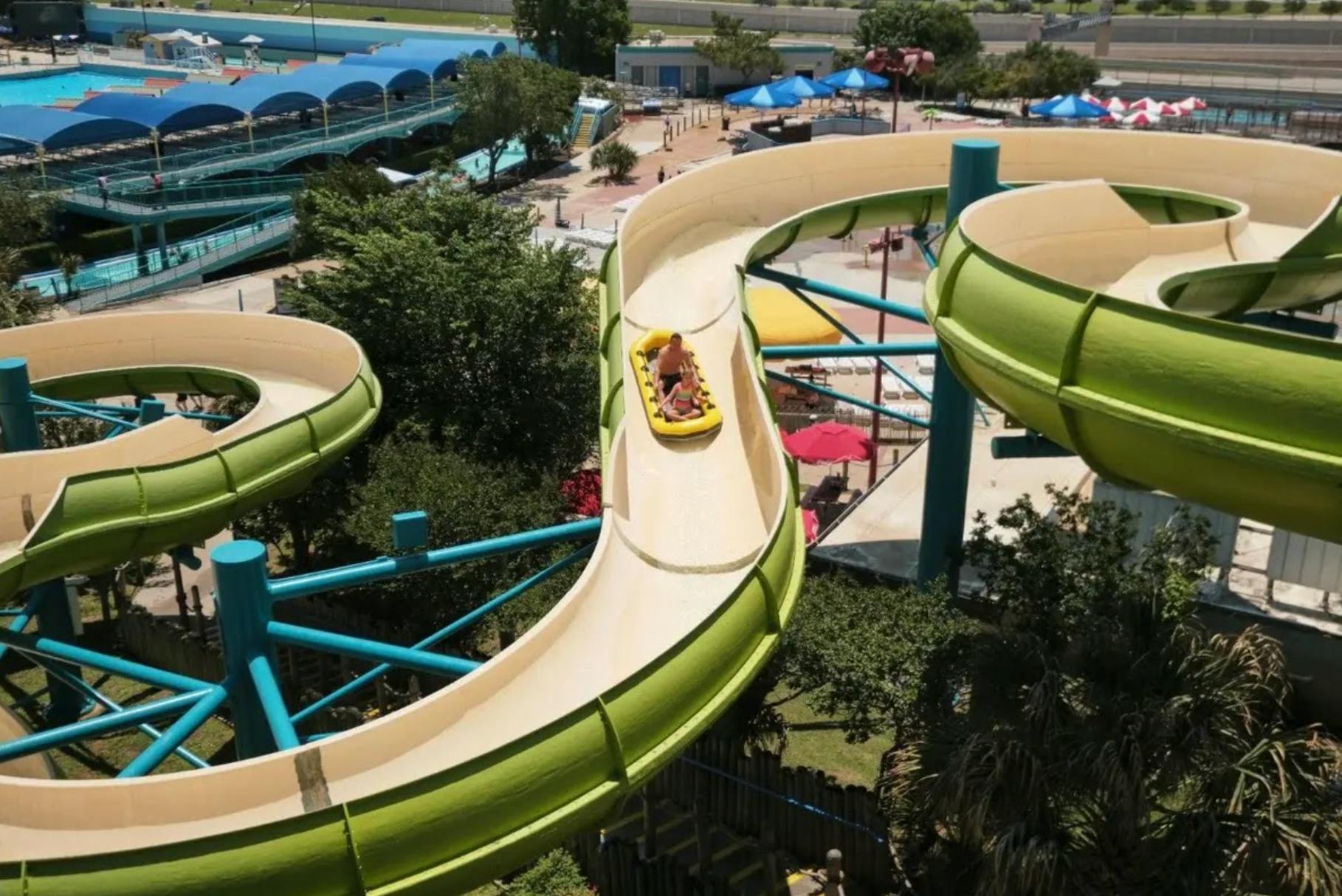 Hurricane Harbor Arlington: One Day Ticket - Photo 11