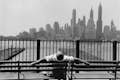 Louis Stettner: Paseo de Brooklyn, Brooklyn, Nueva York. 1947. © Patrimonio de Louis Stettner