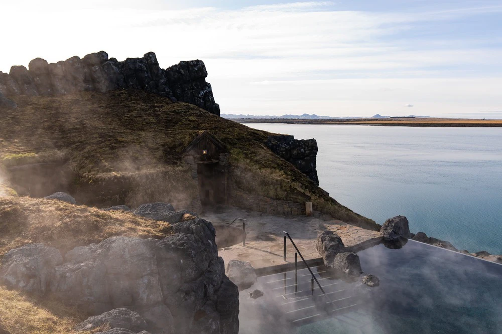 South Coast and Sky Lagoon: Tour from Reykjavik