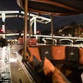 沿着阿姆斯特丹风景优美的运河巡游