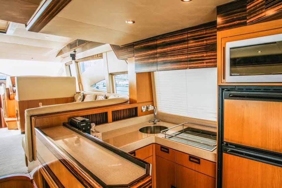 56英尺迪拜豪华游艇 - 拉古娜