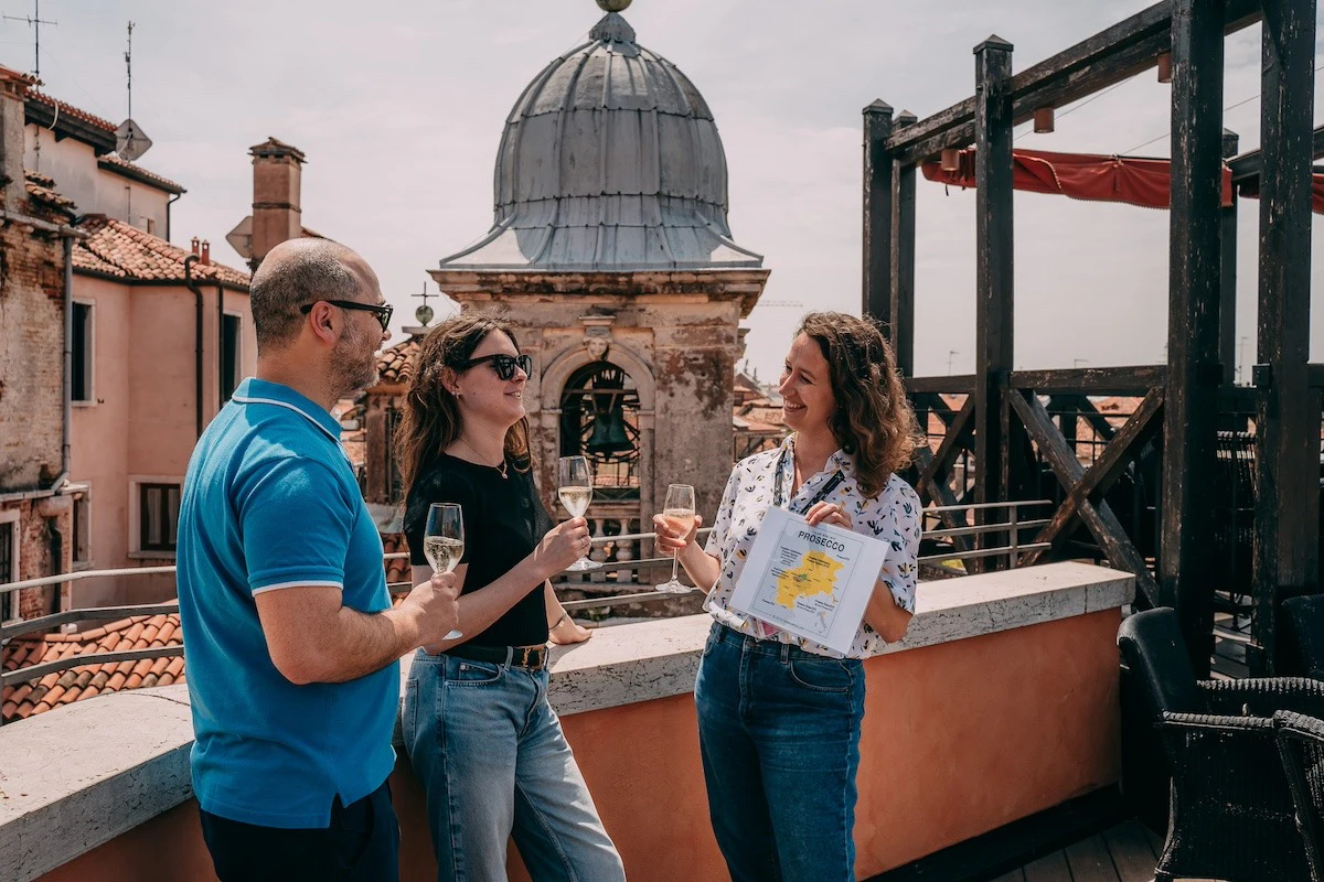 Venice: Guided Walking Tour + Rooftop Stop