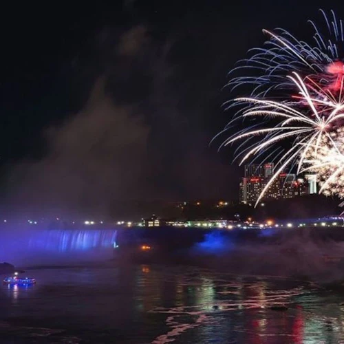 Niagara Falls: Evening Walking Tour with Fireworks Cruise and Dinner - Photo 4