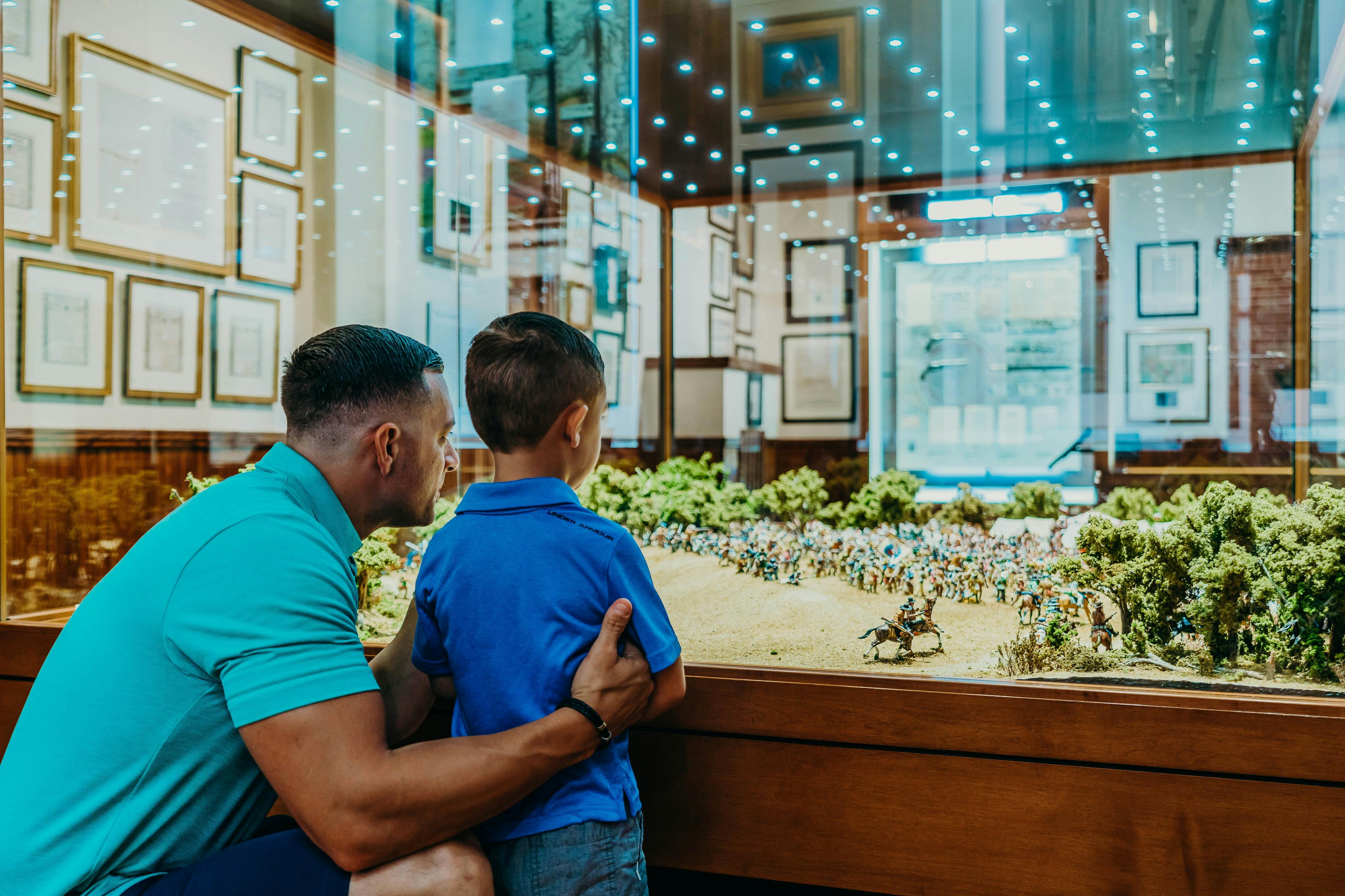 Rodzina oglądająca bitwę pod San Jacinto Diorama