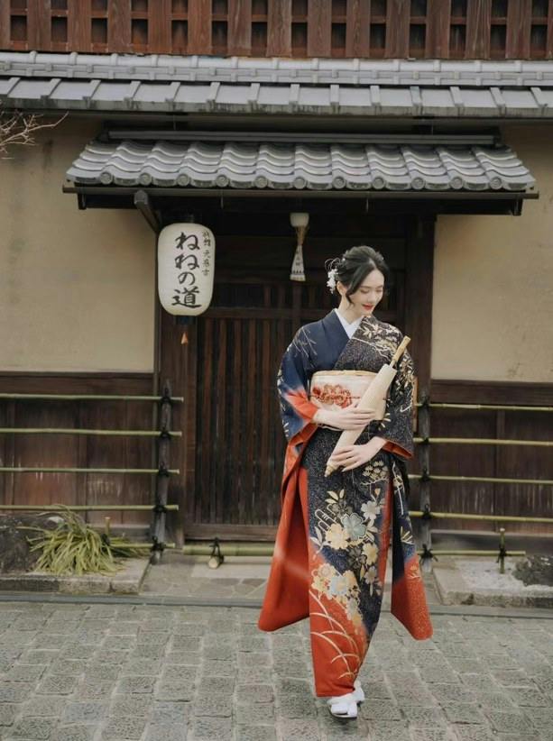 Kyoto Gion: Kimono Rental Experience for Children