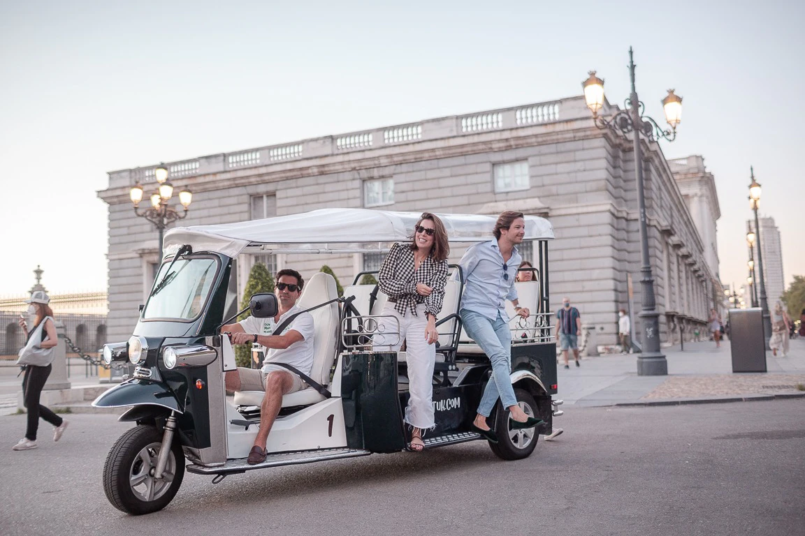Madrid: 1-Hour Private Tour by Electric Tuk Tuk
