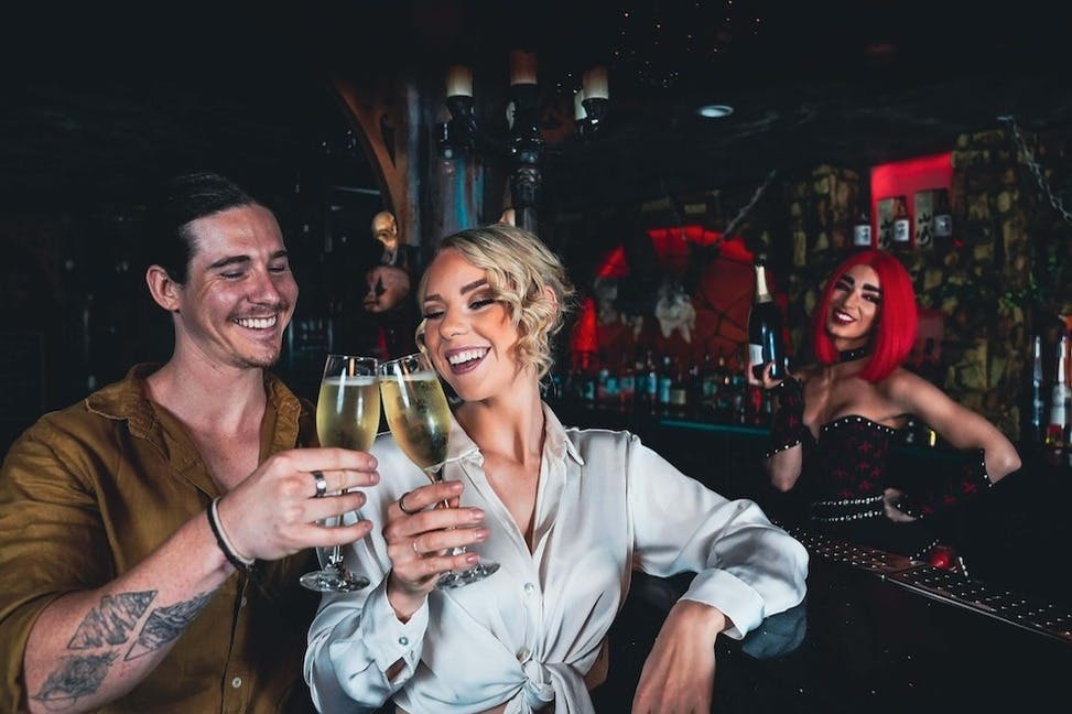 德古拉的黄金海岸人妖表演晚餐