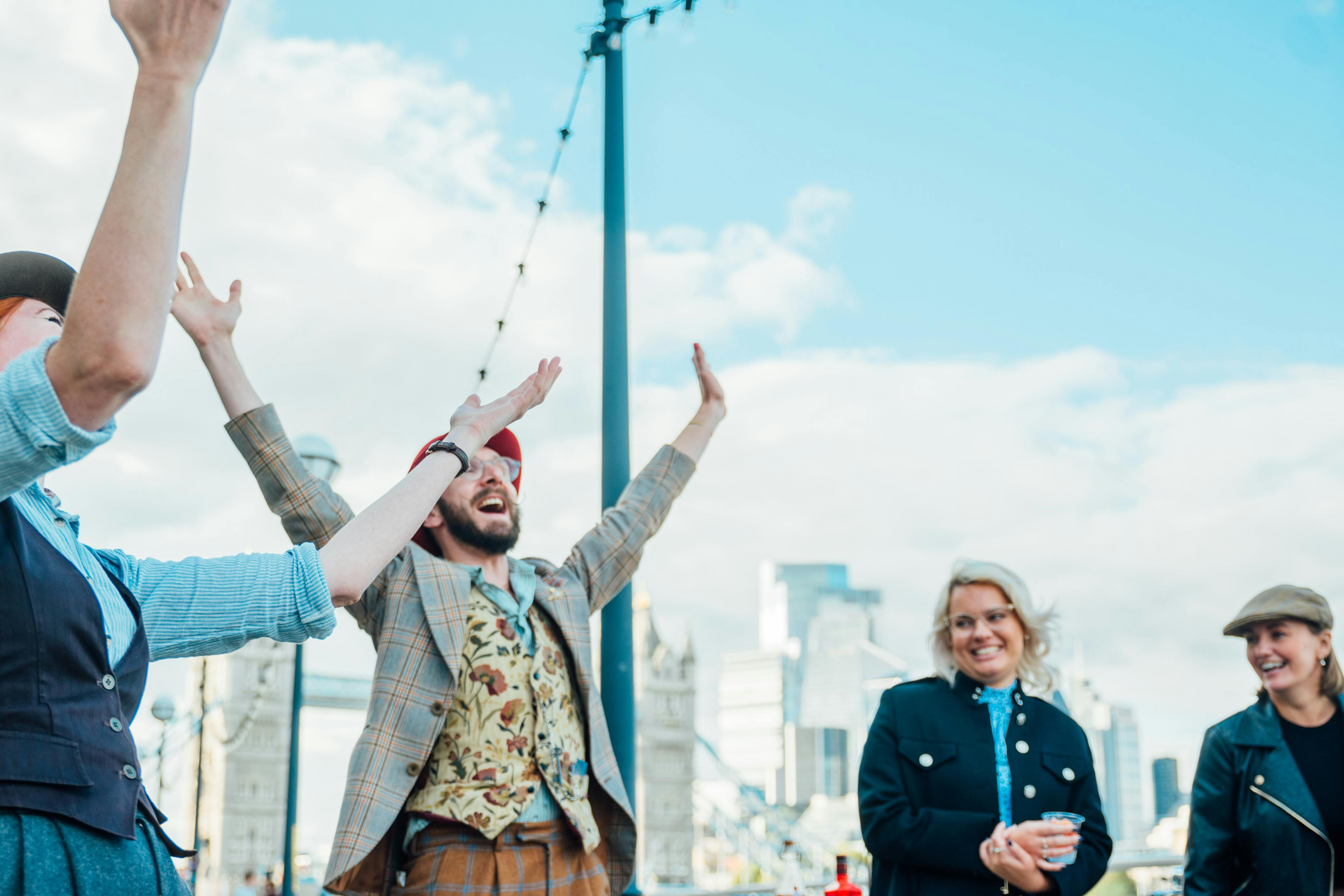 Ζητωκραυγές και γέλιο