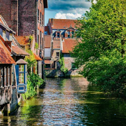Bruges: Walking Tour with AI Guide on Your Mobile