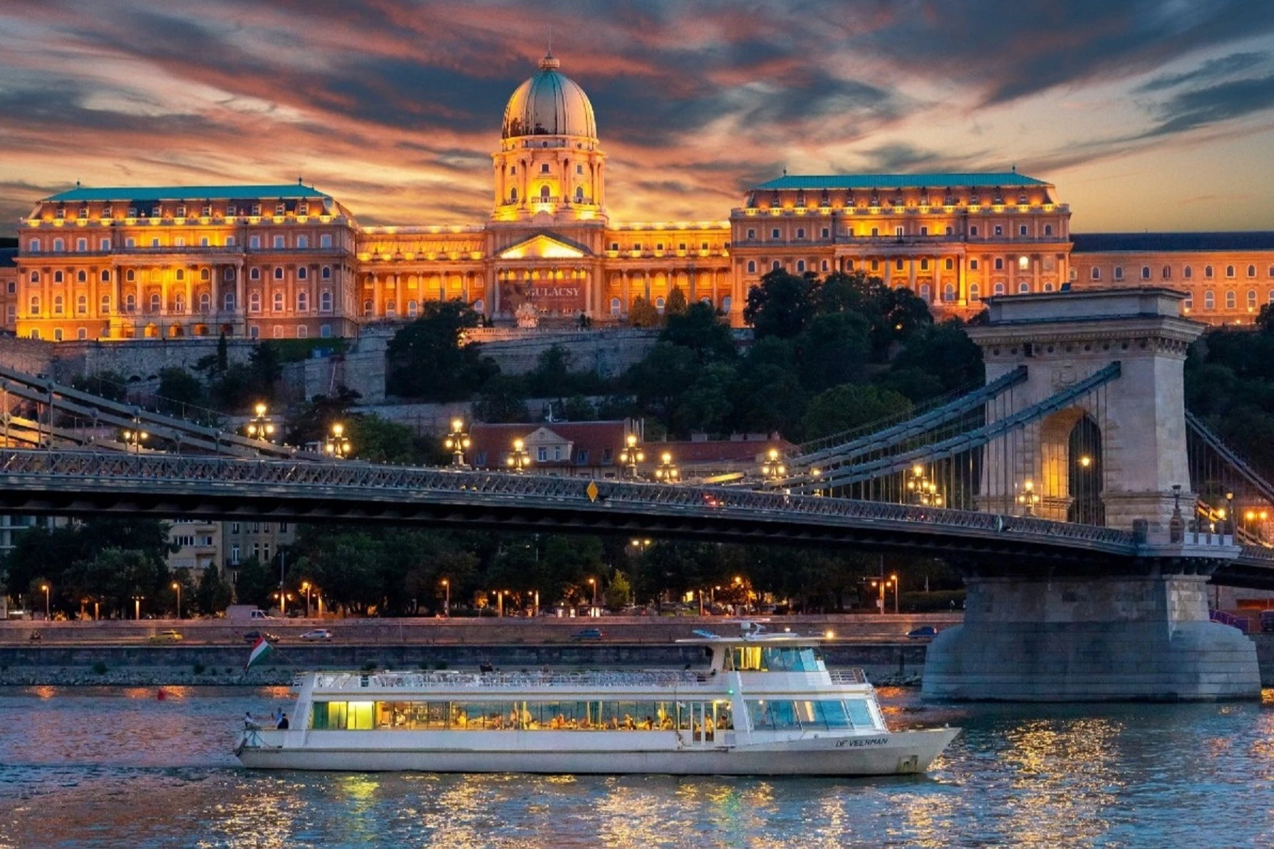 Budapeste: Passeio de barco com jantar à noite + espetáculo ao vivo