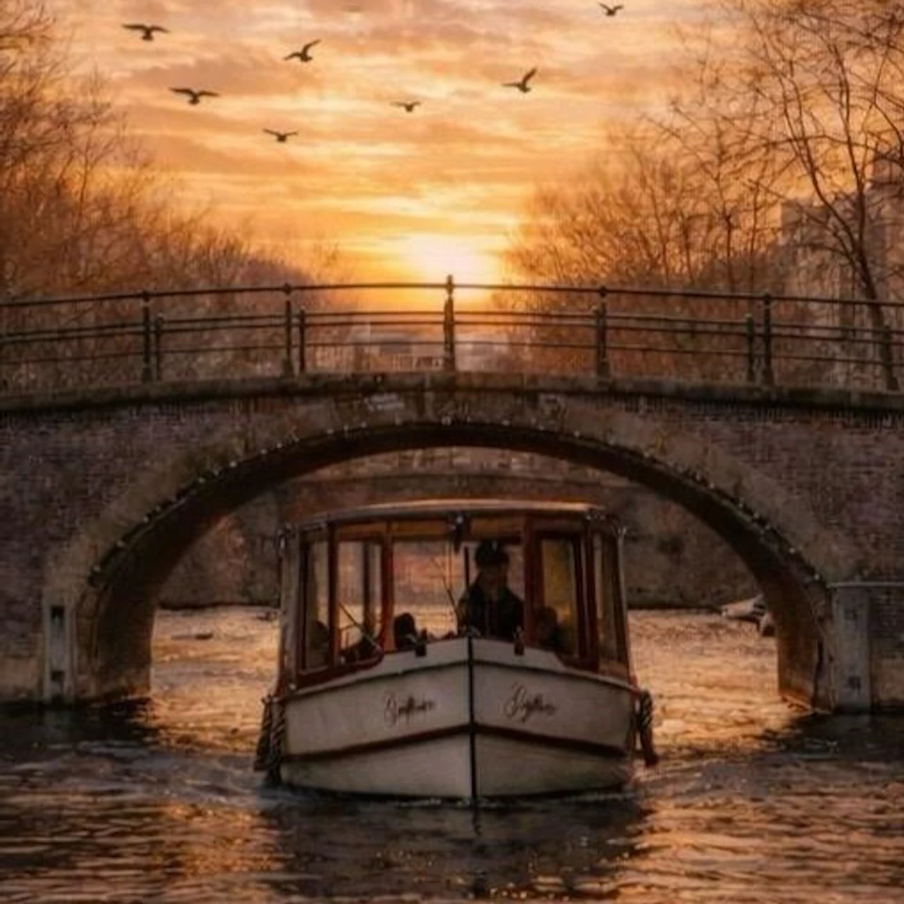 Amsterdam: Flagship Evening Canal Cruise