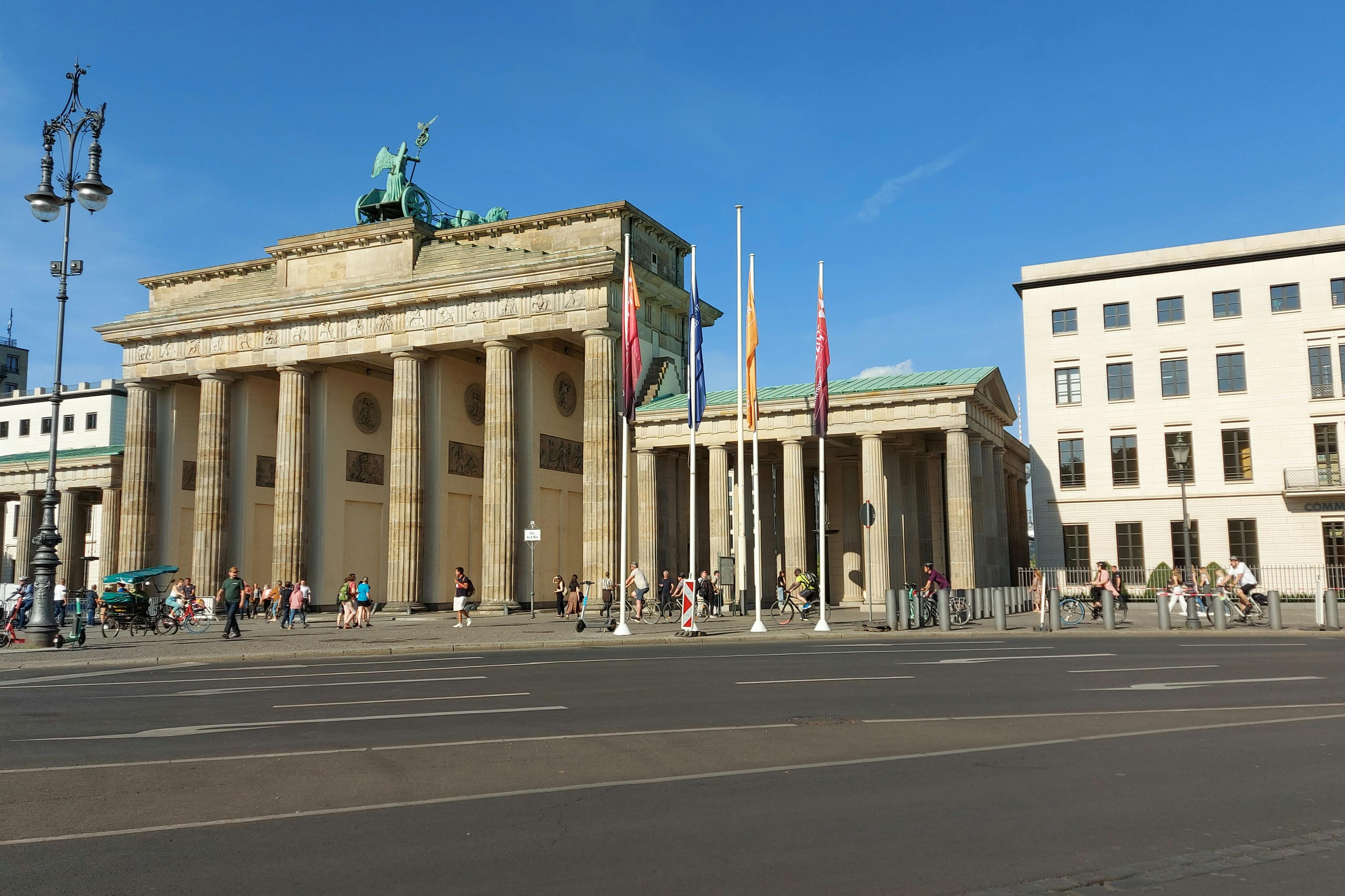 Always along the wall - from Checkpoint Charlie to the Brandenburg Gate