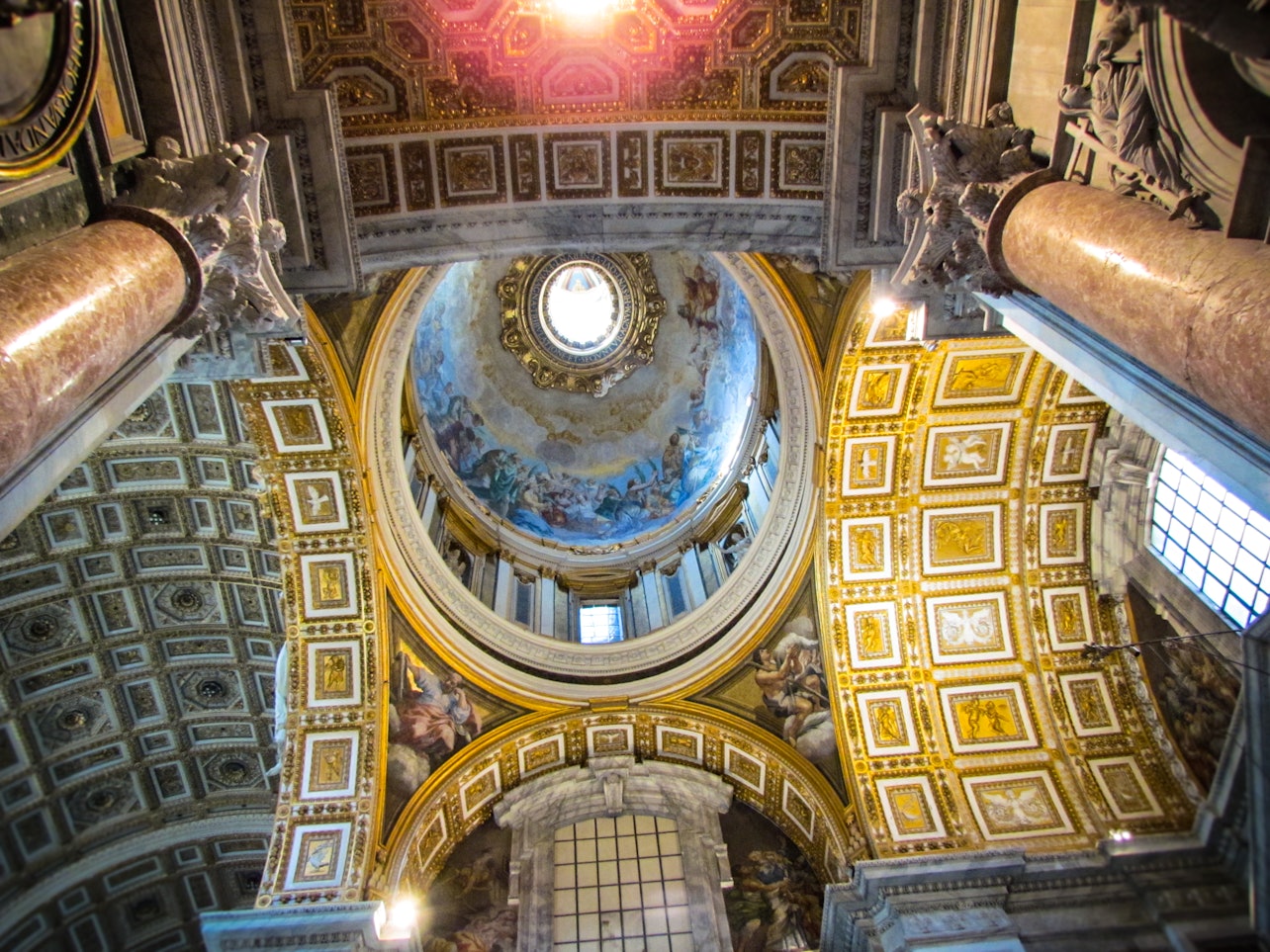 Basílica de São Pedro, Cúpula e Gruta Papal: Visita Guiada pela Manhã Cedo - Acomodações em Roma