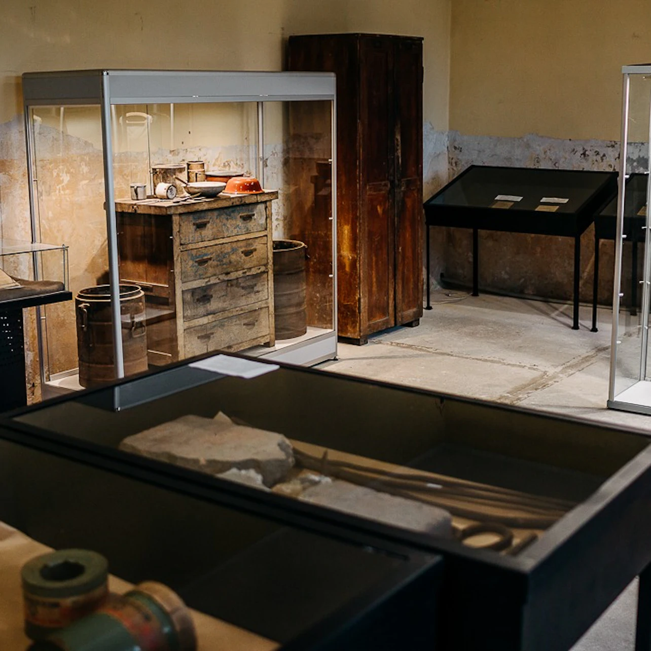 Auschwitz-Birkenau: Exterior Sites Guided Tour + Transport in Krakow β Tiqets