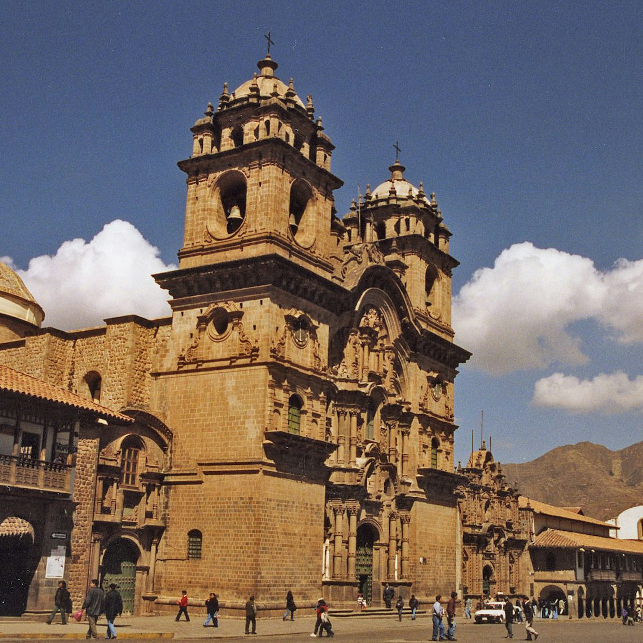 Iglesia de la Compañía de Jesús - Alojamientos en Cuzco