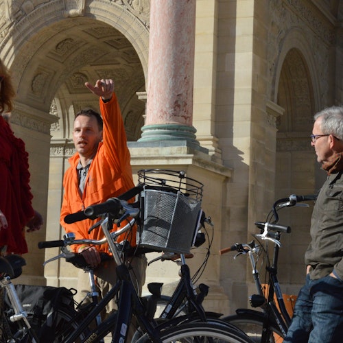 Paris: City Highlights Guided Bike Tour