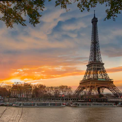Paris: Seine River Dinner Cruise + Eiffel Tower Access + Moulin Rouge Show 4