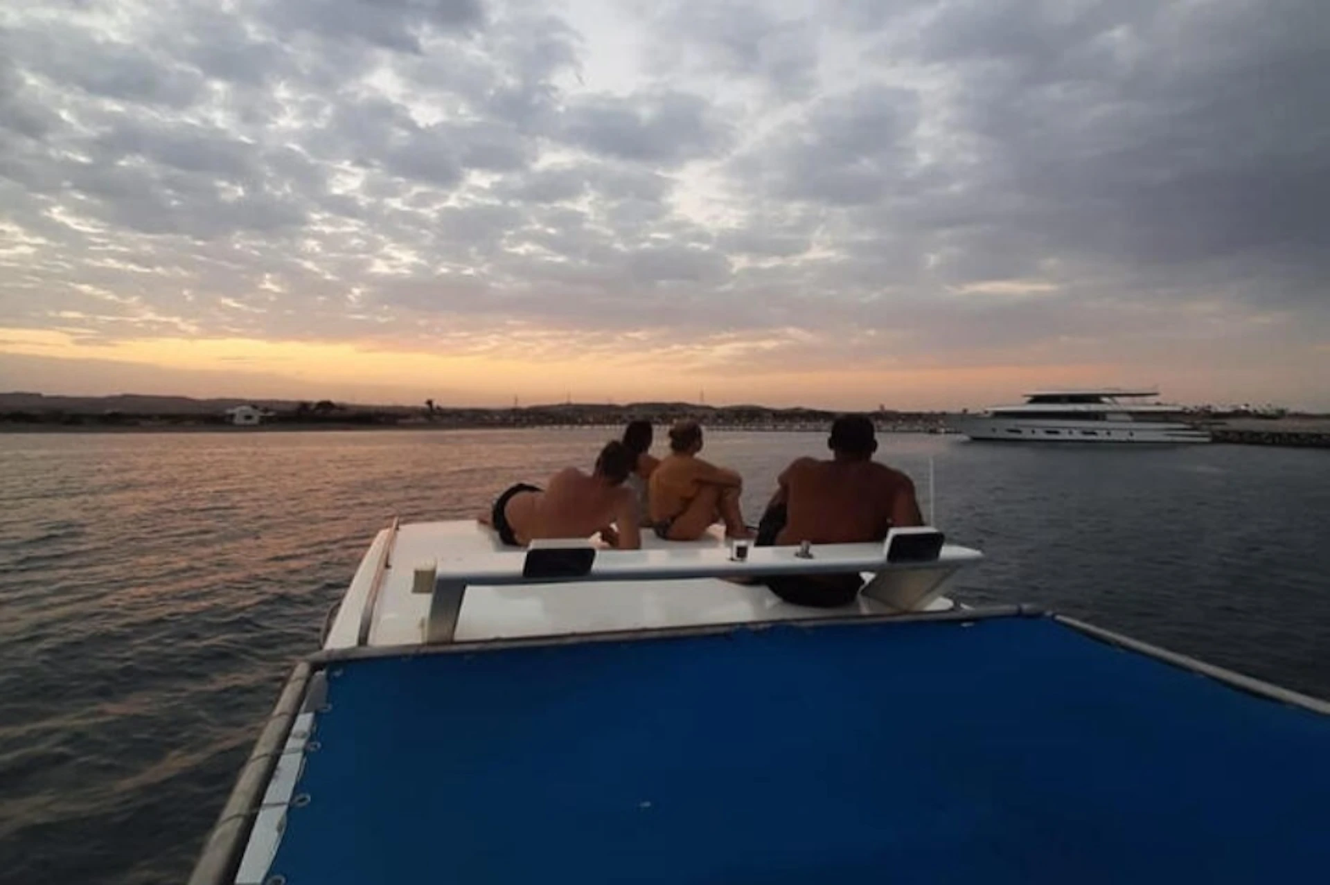 Find dugong speedboat in Marsa Alam for snorkeling.