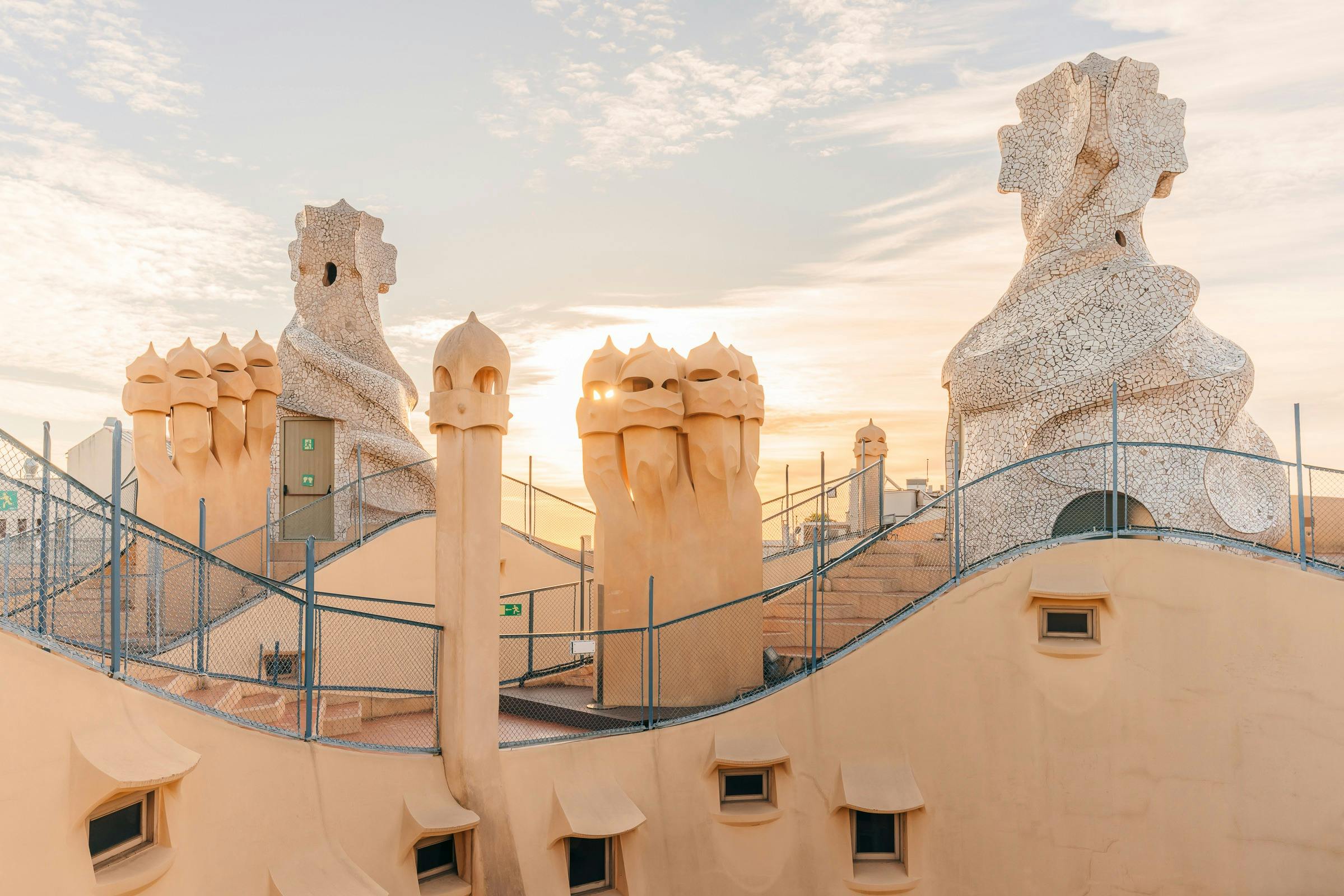 Casa Milà - La Pedrera: Early Access + Guided Tour in Japanese 3