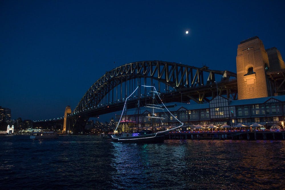 Dîner-croisière d'une heure et demie à bord d'un grand voilier à la lumière éclatante dans le port de Sydney — 6