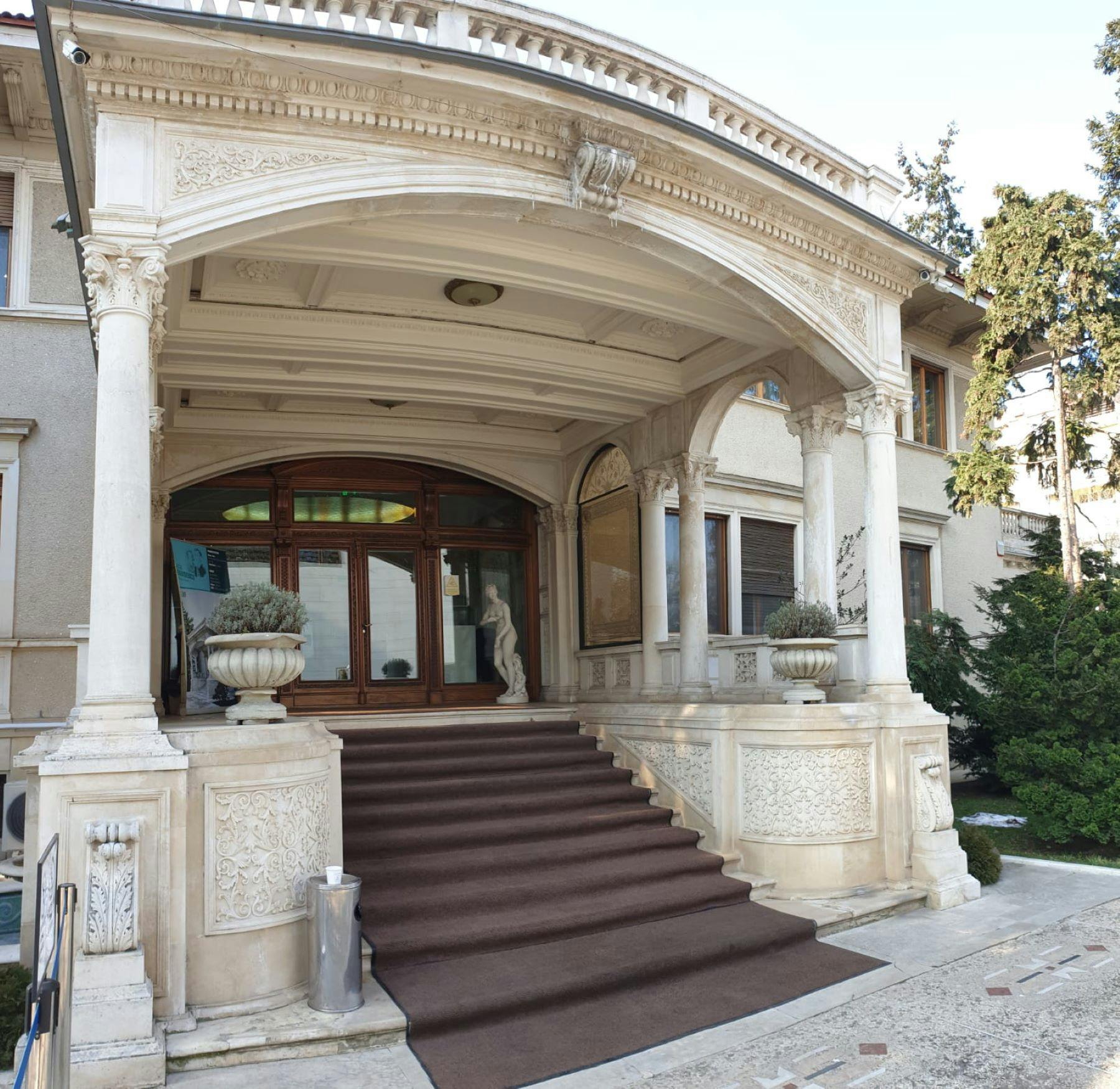 Ceauşescu Mansion: Tickets and Tours