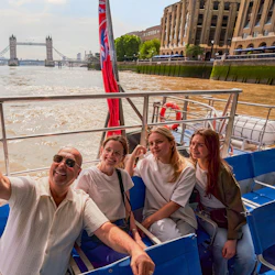 Tower of London: Guided Tour + Thames River Cruise + Crown Jewels Access 4