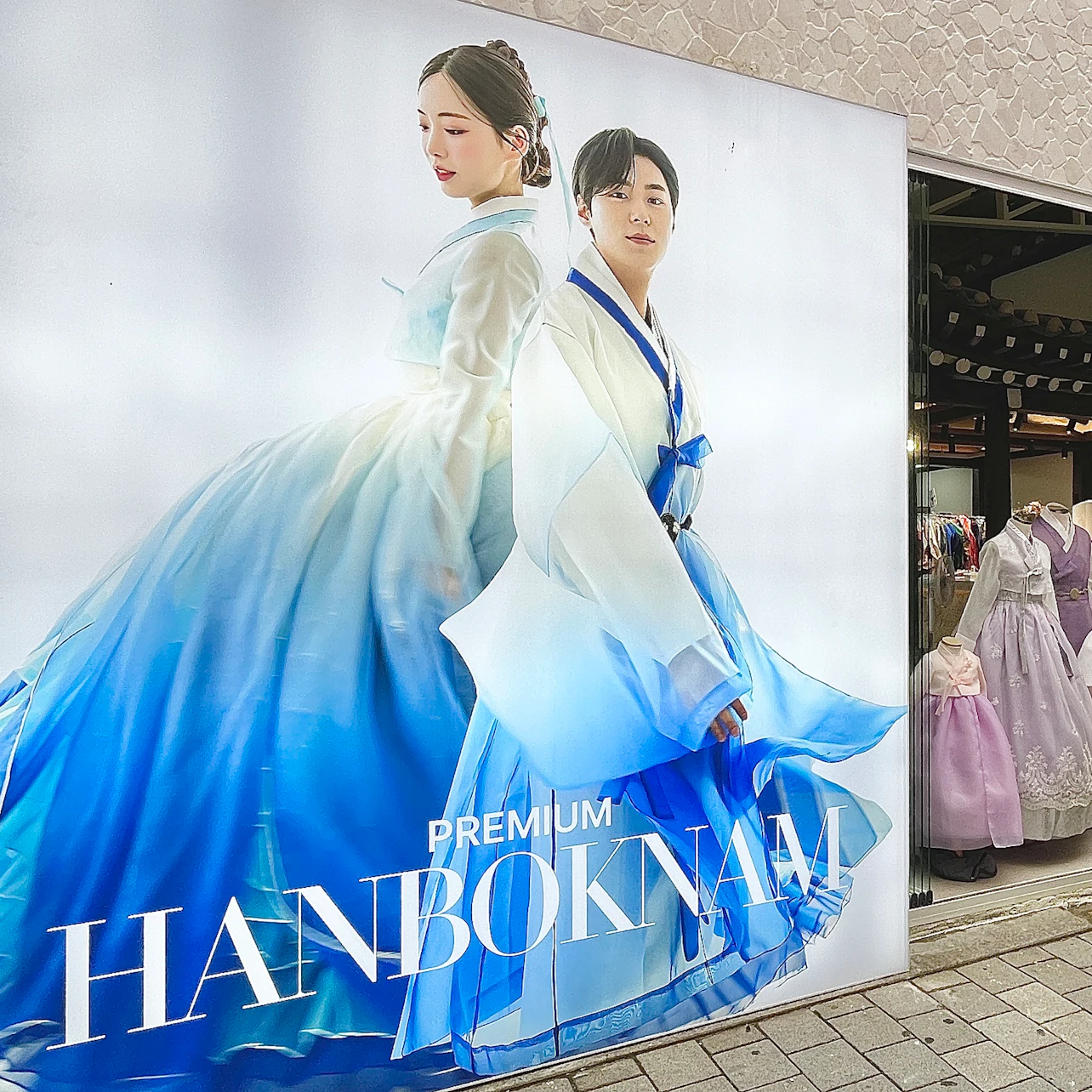 Photoshoot, Premium Hanbok Rental & Make-Up At Gyeongbokgung: Wedding Royal Premium Hanbok All Day in Seoul – Tiqets