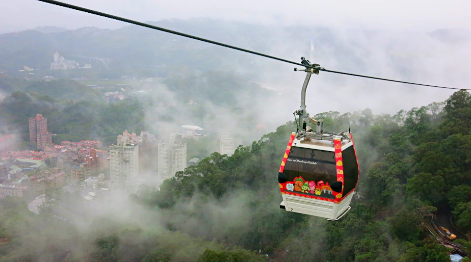 Taipei: Maokong Gondola One-Day Pass + Local Experience with Discounts