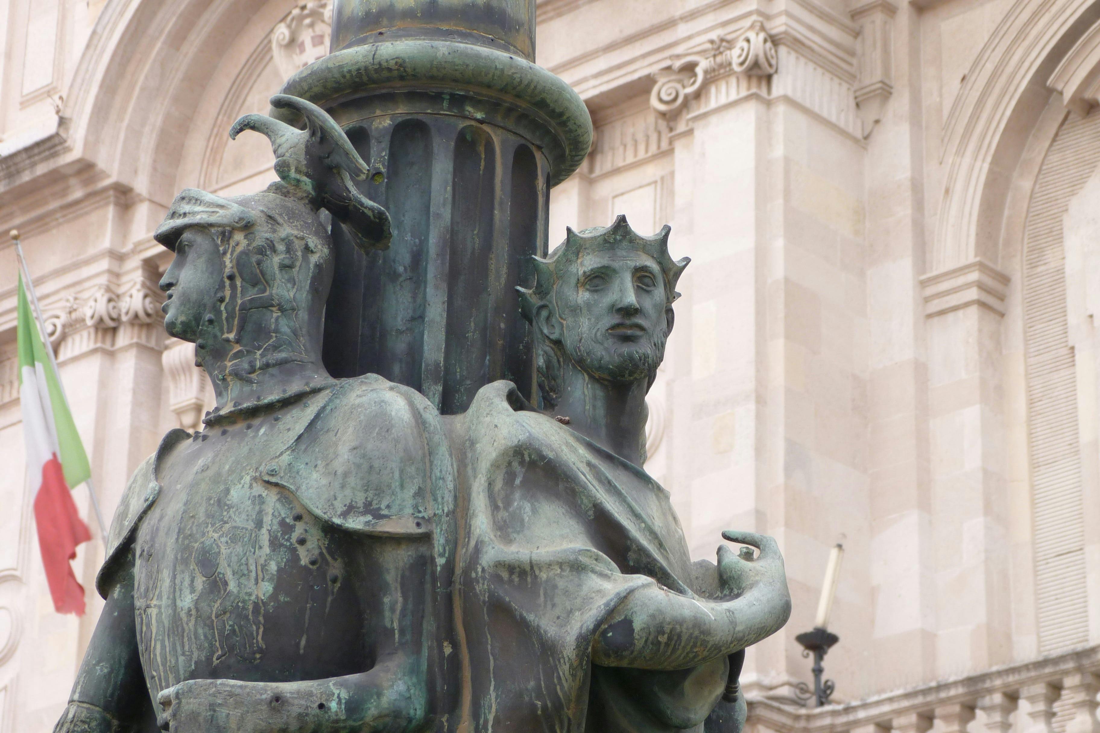 Meeting spot - Statue in Catania
