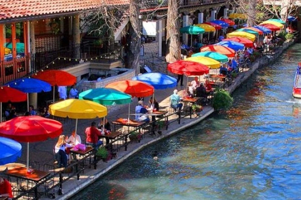 San Antonio Old Town Trolley: Hop on Hop off