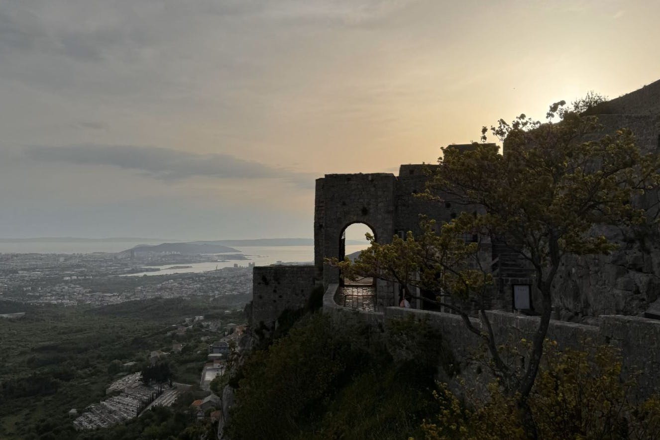 Excursión nocturna al atardecer en Klis