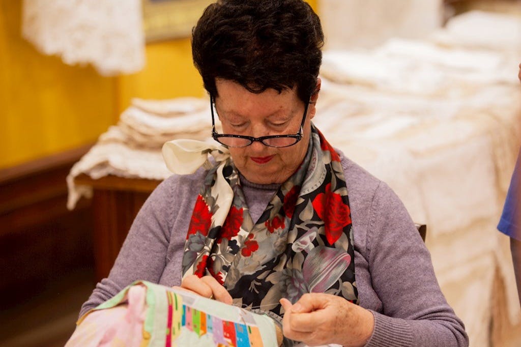 Murano & Burano: Private Boat Tour + Glass-Blowing & Lace-Making Demo 4