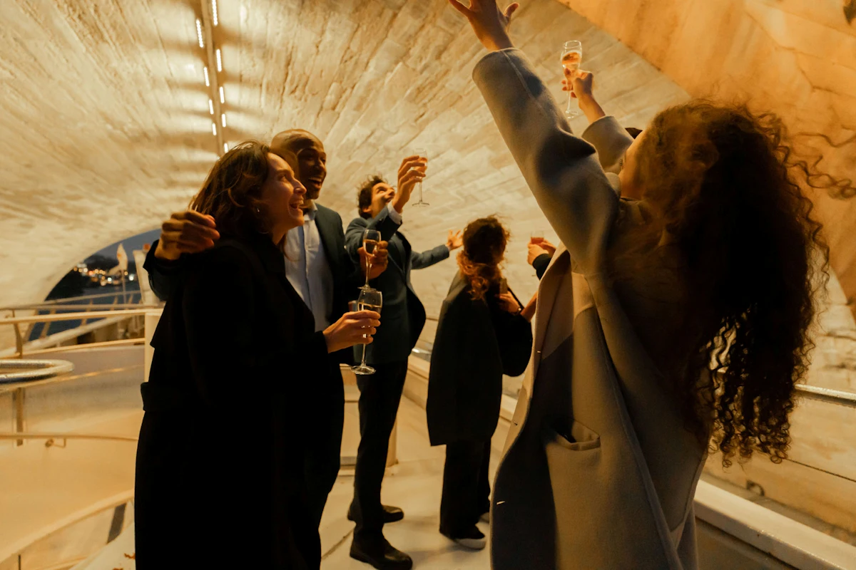 Seine River: Dinner Cruise with Live Music by Bateaux Mouches — 3