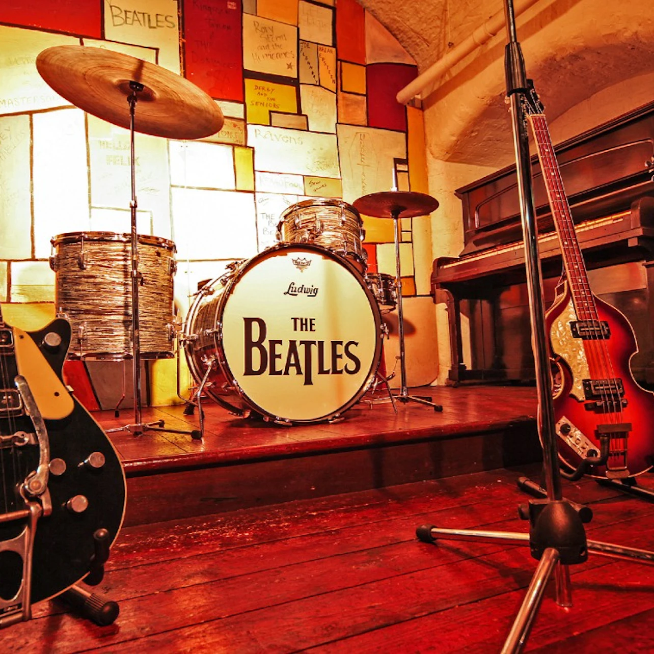 Liverpool & The Beatles: Roundtrip Train from London + Magical Mystery Tour